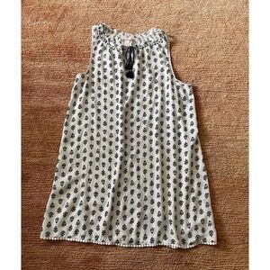 VICTORIAS SECRET Women’s Size M White Blue Leaf Print Nightgown Pajamas